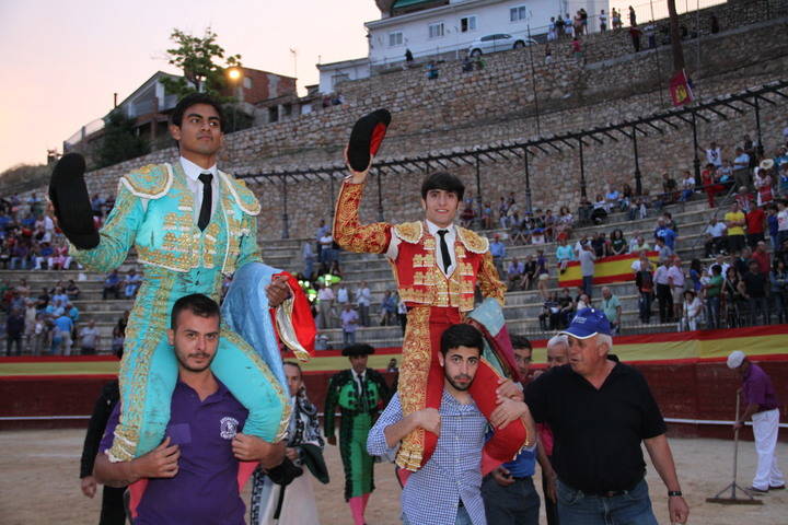 Henche y Rivera abren la puerta grande de La Isla de Trillo