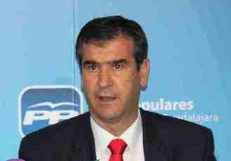 Román avisa a los vecinos de Guadalajara que Page quiere eliminar el convenio sanitario con Madrid