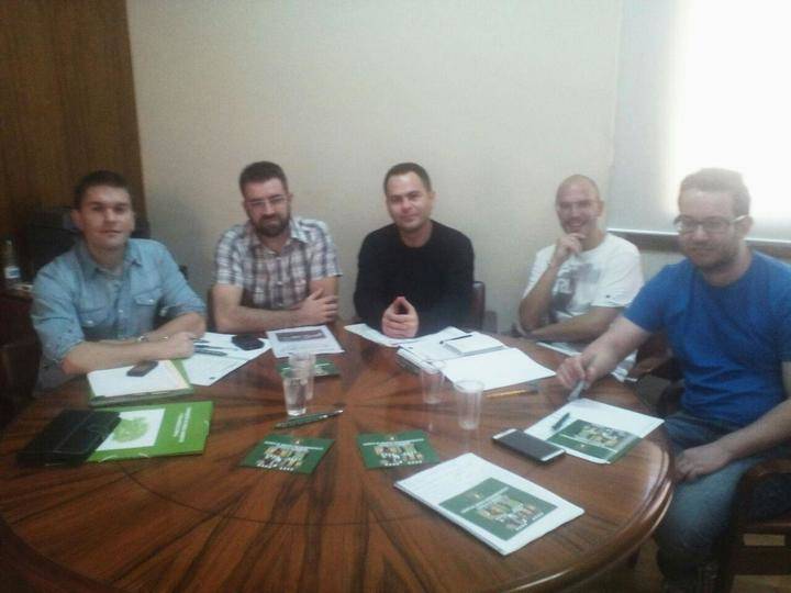 Podemos acuerda con los agentes medioambientales la posibilidad de crear una Ley para ellos