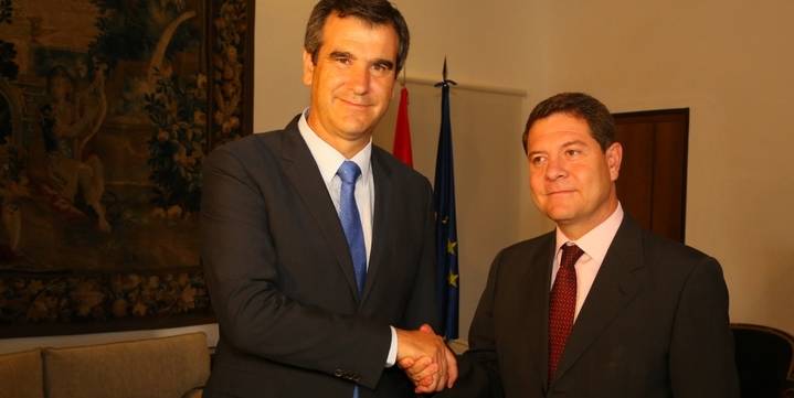 Román le habla a Page de “lealtad institucional” en su primer encuentro oficial