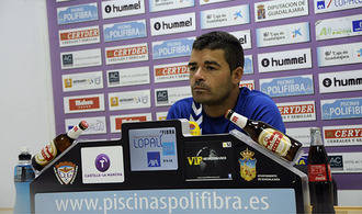 Manolo Cano: En casa tenemos que hacer bueno con una victoria el punto en Gernika