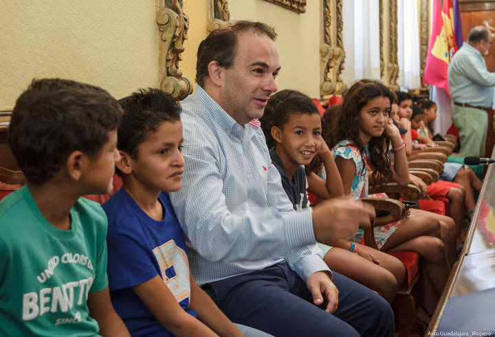 Guadalajara despide a los niños saharauis que han sido acogidos este verano por familias de la ciudad 