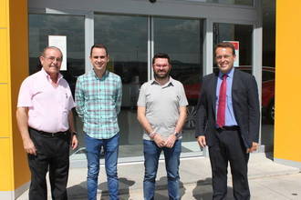 Jose García Salinas visita "Autocarpe", en el décimo aniversario de su instalación en Cabanillas