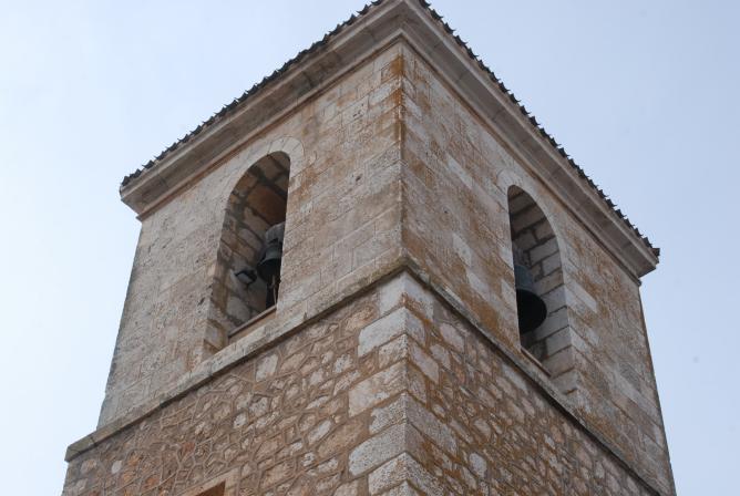 Estampan un todoterreno contra las iglesias de Muduex y Utande para robar en ellas