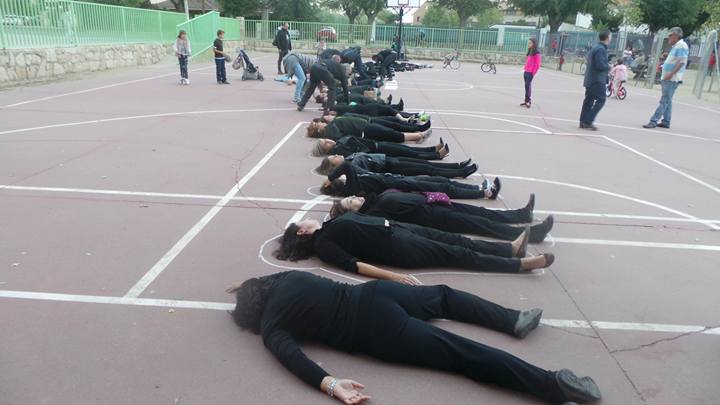 La acción Women in Black llega a El Casar de la mano de la Asociación de Mujeres Arte-Terapia Alce