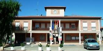 La alcaldesa de Villanueva quita las escuelas de fútbol y se las da al club que gestiona el marido de la edil de Deportes, también de Podemos