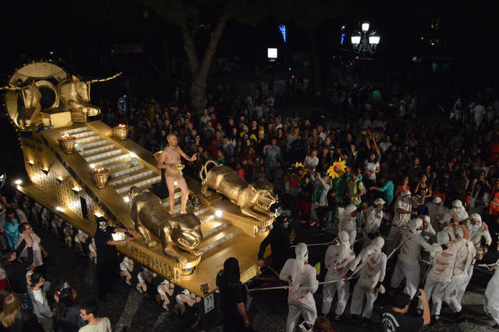 La peña El Cebollón, con 'El imperio persa', ganadora del 40 Desfile de Carrozas de Azuqueca