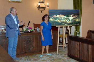 El Ayuntamiento de Sigüenza recibe como regalo un cuadro de La Ronda pintado por Goyi Alguacil