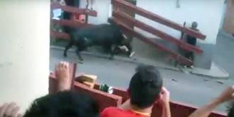 Un hombre de 68 años, herido grave tras sufrir una cornada en el encierro de Iriepal