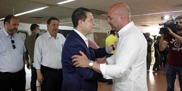 El PSOE de Page y los comunistas de Podemos se cargan en las Cortes Regionales el convenio sanitario con Madrid