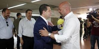 El PSOE de Page y los comunistas de Podemos se cargan en las Cortes Regionales el convenio sanitario con Madrid