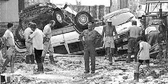 Fotografía con la que habría su edición el diario El País el 11 de agosto de 1995.