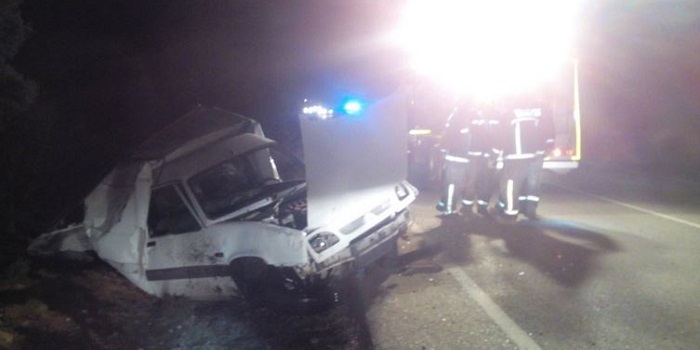 Uno de los heridos en el choque de vehículos de este lunes está estable en la UVI y el otro ha sido dado de alta