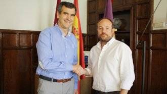 Román atiende al portavoz de Ciudadanos por una crisis de ansiedad en el Pleno