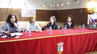 La directora del Instituto de la Mujer inaugura en El Casar la exposición de la asociación de mujeres ‘Alce’