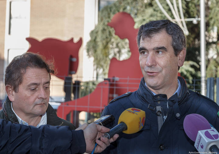 El Ayuntamiento sigue mejorando y aumentando los juegos infantiles de la capital