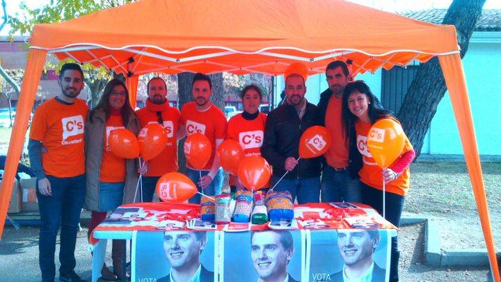 Ciudadanos Azuqueca muestra la importante labor de las Unidades Caninas en una Exhibición Solidaria