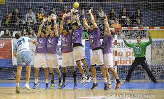 El BM Guadalajara permite a Cangas sumar su quinta victoria consecutiva