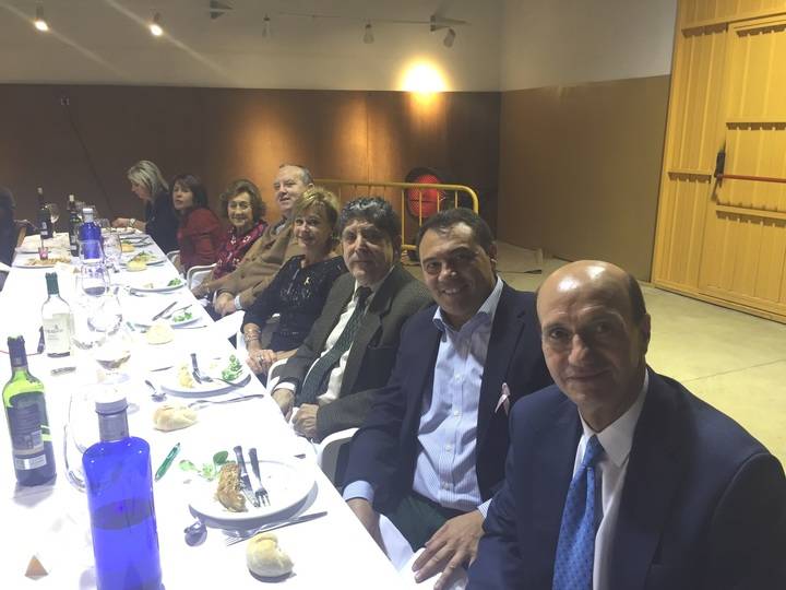 El diputado de Bienestar Social asiste a la cena benéfica anual de la Asociación Contra el Cáncer de El Casar