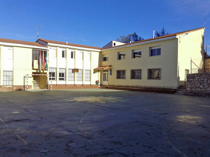 El Ayuntamiento de Pareja apuesta por la Escuela Rural de la localidad