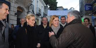 Cospedal y Cifuentes recorren el centro de Guadalajara en la recta final de campaña