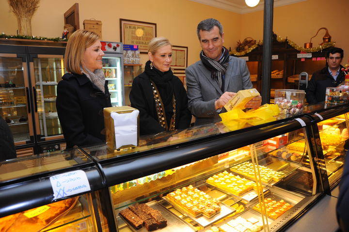 Cospedal y Cifuentes recorren el centro de Guadalajara en la recta final de campaña