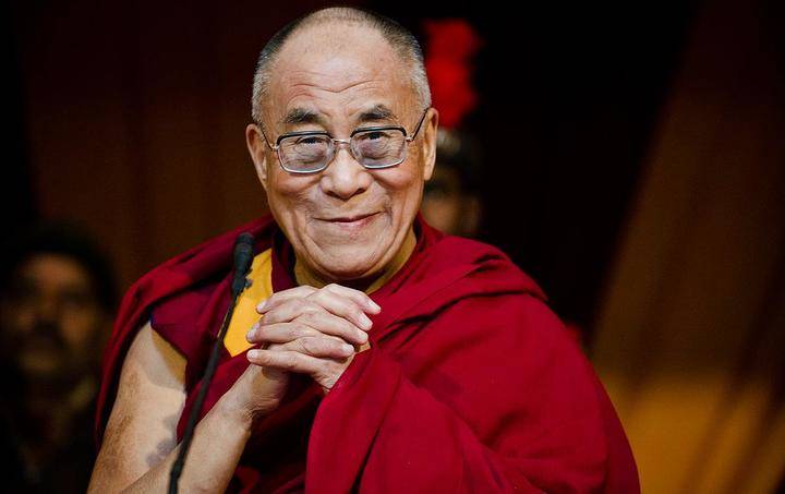 El Dalai Lama, sobre los atentados de París: Esto no se soluciona rezando