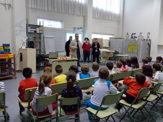 La Mancomunidad Vega del Henares y AFAUS inician una campaña de concienciación en el reciclaje de aceite usado en los centros de primaria 