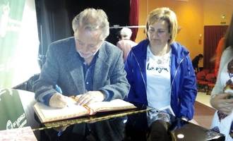 Manuel Galiana transmitió arte, música y sentimiento en la Casa de la Cultura de Alovera