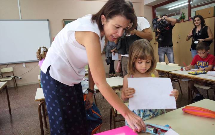 El IES San Isidro de Azuqueca y el IES Clara Campoamor de Yunquera, premiados en el Día de la Enseñanza