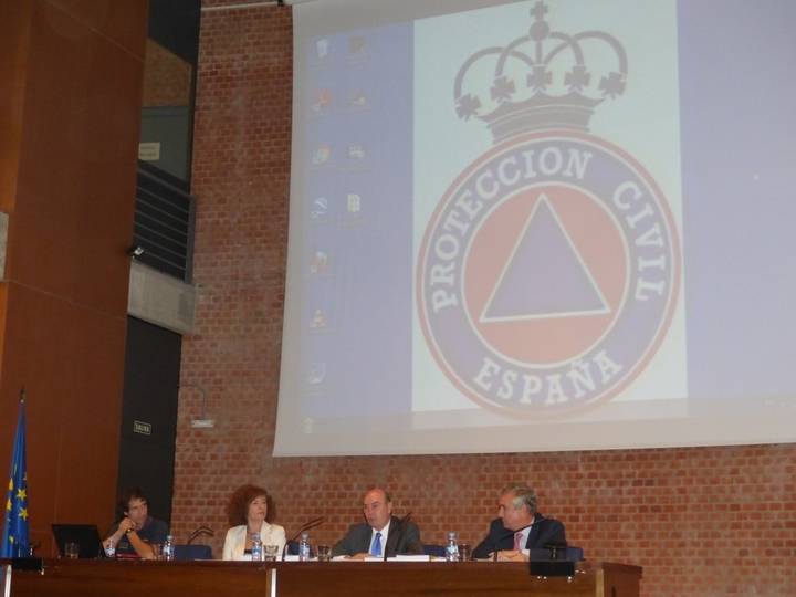 Diputación y CEIS participan en la presentación de los Manuales de Bomberos