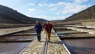 Latre destaca la implicación de la Diputación para el impulso de la actividad económica de las salinas