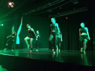 Arte, baile y gran poder&#237;o de la Escuela Municipal de Danza de Alovera en la Semana de la Infancia