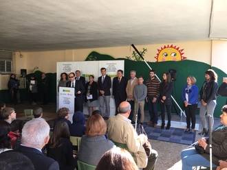 La ONCE monta un bastón blanco gigante y un circuito de movilidad en Guadalajara