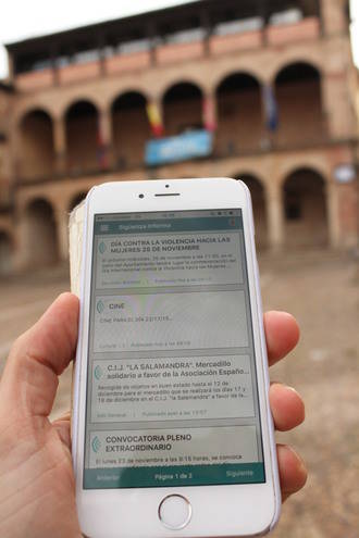 El Ayuntamiento comienza a informar, también a través de los móviles, desde el nuevo servicio 'SigüenzaInforma'