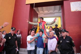 Juan de Castilla golpea primero