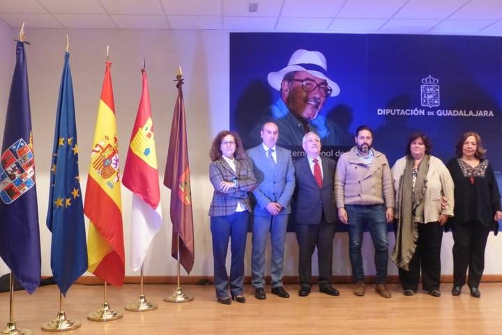 Latre resalta los valores del periodismo que encarna la figura de Manu Leguineche