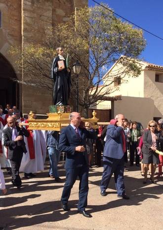 El presidente de la Diputación anima a los vecinos de El Pedregal a seguir conservando sus tradiciones