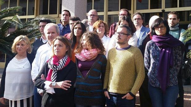 PSOE, IU y Ganemos guardan un minuto de silencio por...¡ el bombardeo francés!