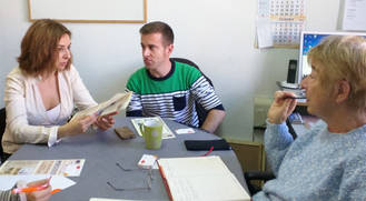 Orlena de Miguel, candidata de Ciudadanos, charla sobre igualdad en su primera reunión con colectivos de Guadalajara