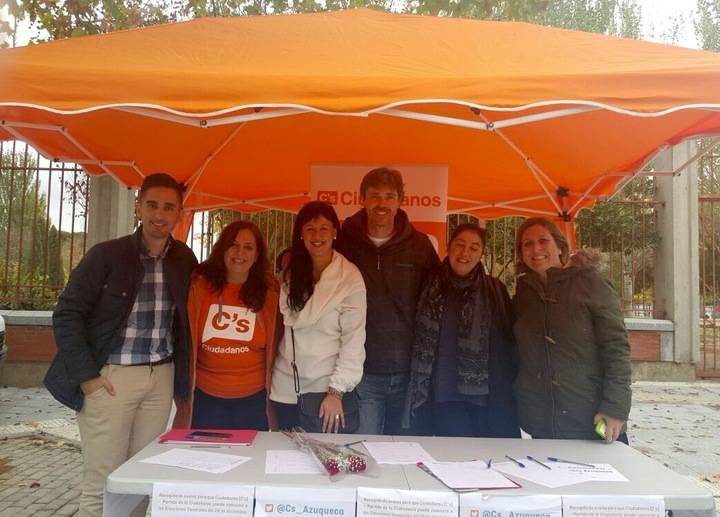 Ciudadanos recoge firmas en Azuqueca para concurrir a las Elecciones Generales del 20D