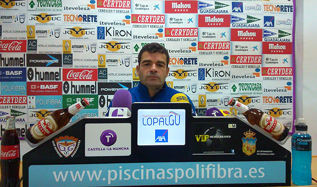 El Dépor destituye después de 6 victorias, 4 empates y 9 derrotas al entrenador Manolo Cano