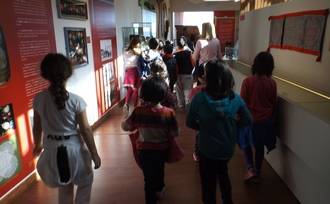 Escolares de Sigüenza y de Atienza visitan la Posada del Cordón