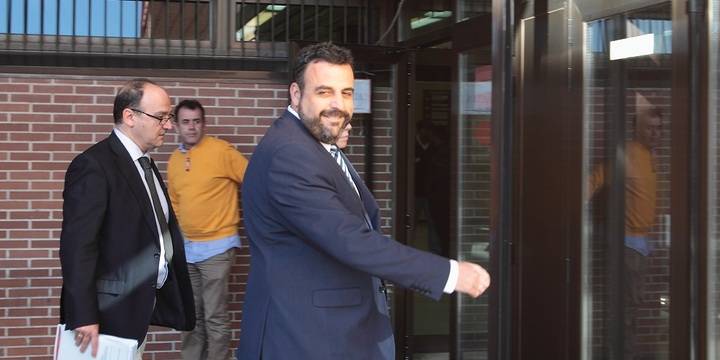 José Luis Blanco, entrando en los Juzgados de Guadalajara. Foto: Eduardo Bonilla