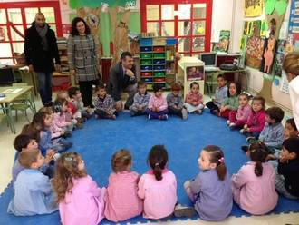 Román felicita la Navidad a los alumnos y personal de la escuela infantil Parchís y del colegio Ocejón