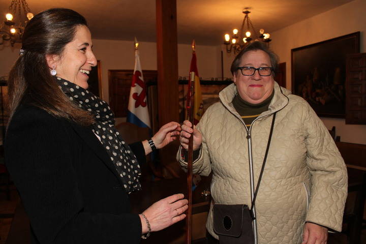 Cesión del bastón de mando en Almonacid de Zorita en la celebración de las Águedas