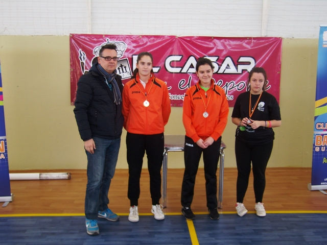 El IV Circuito de Badminton inició su andadura con una animada jornada en El Casar
