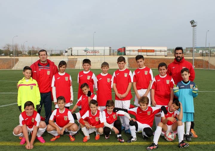 La cantera del CDE Quer recibió deportivamente la Navidad