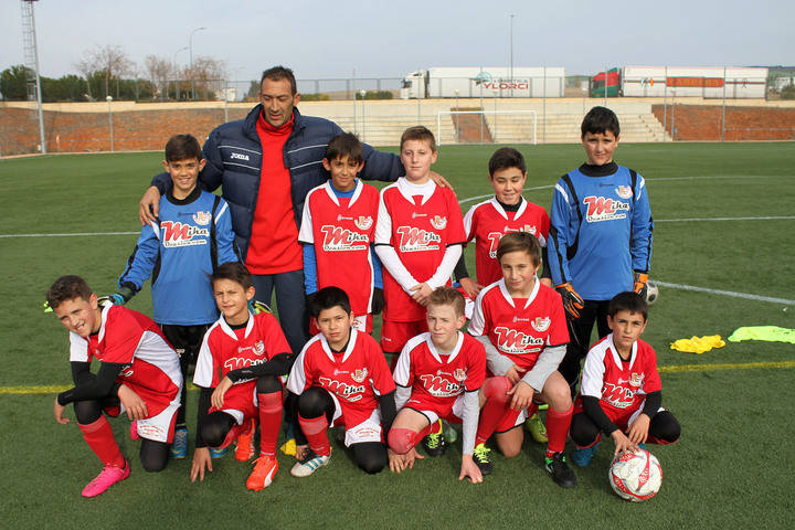 La cantera del CDE Quer recibió deportivamente la Navidad