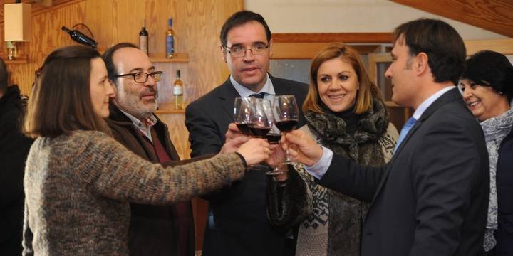 Cospedal lamenta que este año hayan disminuido los fondos FOCAL y que aún 4.000 jóvenes estén sin cobrar la PAC